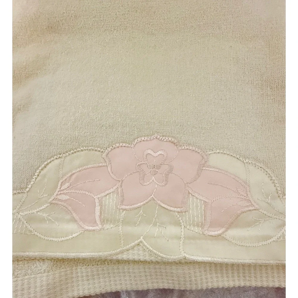 Vintage‎ 1978 Grand Prix by Avanti Cream Pink Floral Applique 5pc Towel Set USA